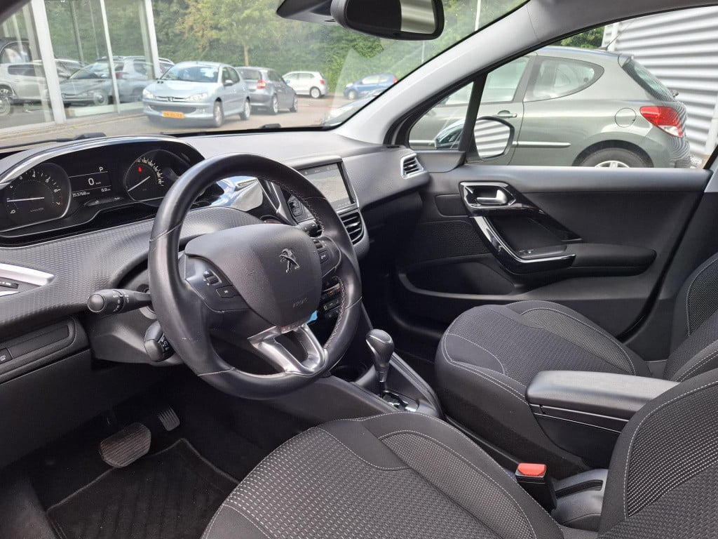 Peugeot 208 1.2 tech edition 110 eat6 automaat nav/clim/cam/lm