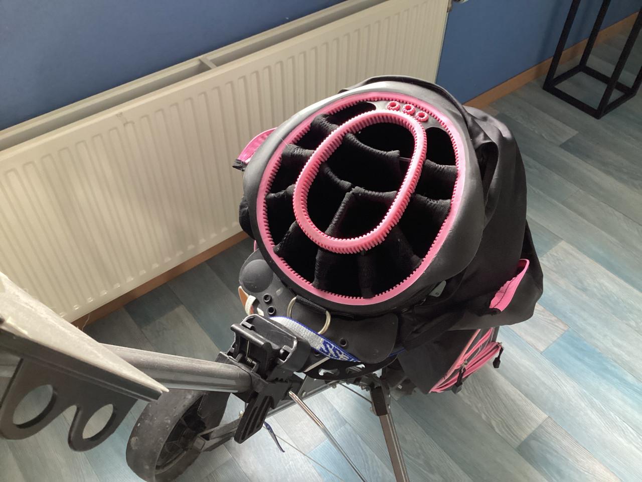 Golftas met trolley. Merk Legend