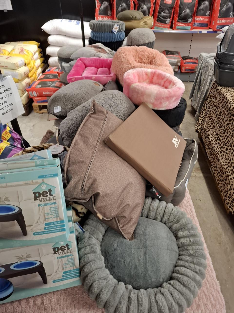 VANDAAG 50% KORTING OP ALLE HONDENSPEELGOED, MANDEN, RIEMEN ENZ...