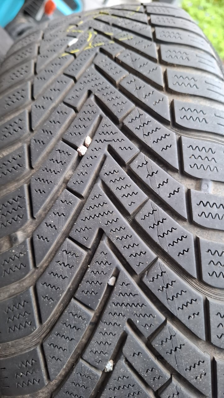 4 Stalen velgen 185/65 R15 (+ winterbanden,weinig profiel)