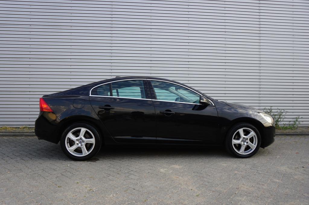 Volvo S60 1.6 t4 momentum automaat - climate / navi / cruise / parkeers. / 