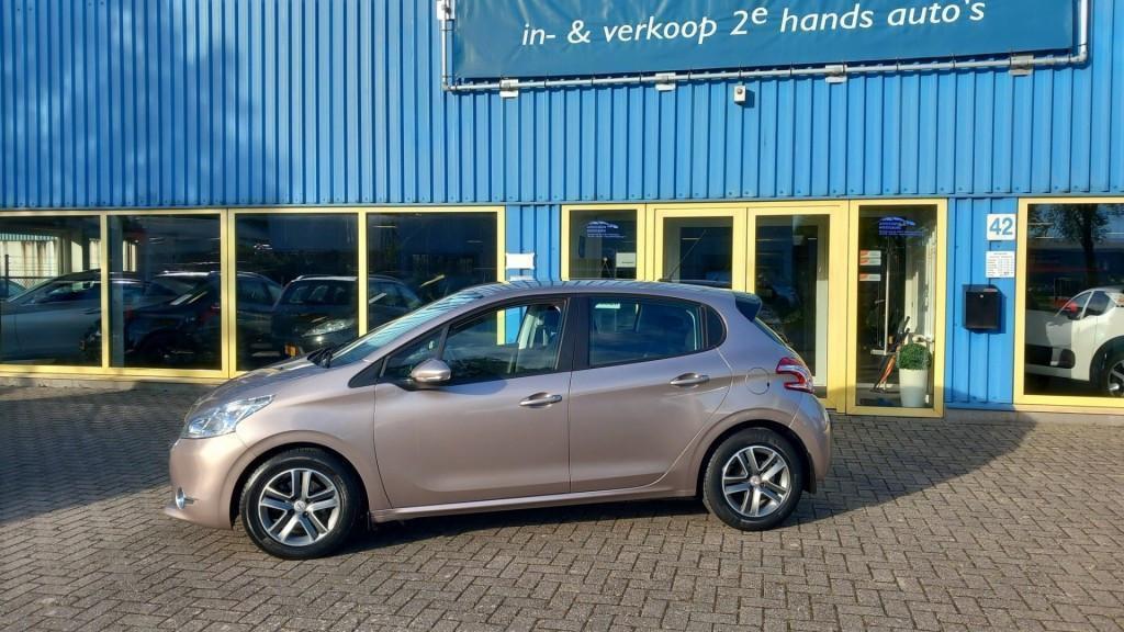 Peugeot 208 1.2 e-VTI Envy AUTOMAAT !!! 5drs 2013 airco-lm velgen