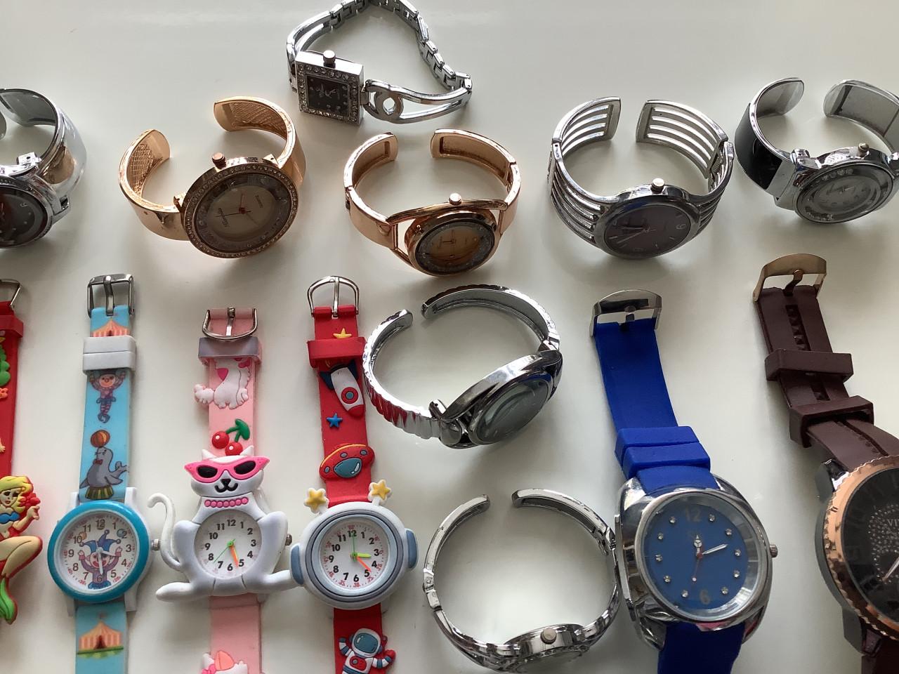 Partij nieuwe horloges met mankementen. ( partij 80).
