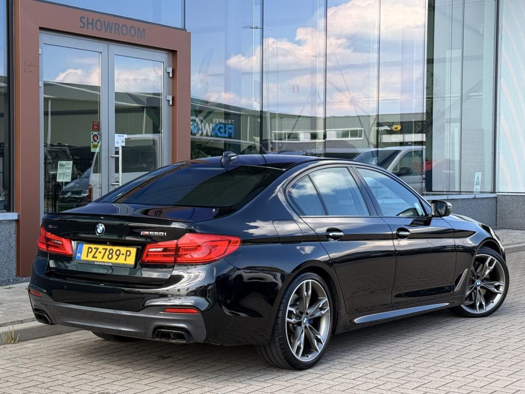BMW 5 Serie m550i xdrive high executive | 4ws | soft-close | pano | b&w | m