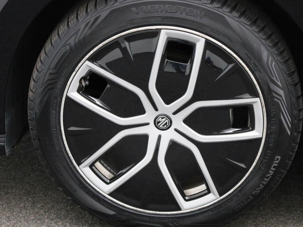 MG Mg4 long range 64kwh luxury | navi | led koplampen | 360 camera | stoelv