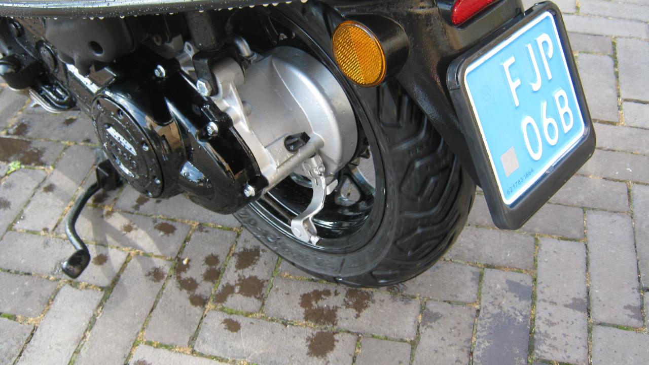 TE KOOP VESPA SPRINT COSTUM UIT NOVEMBER 2021  2500 EURO