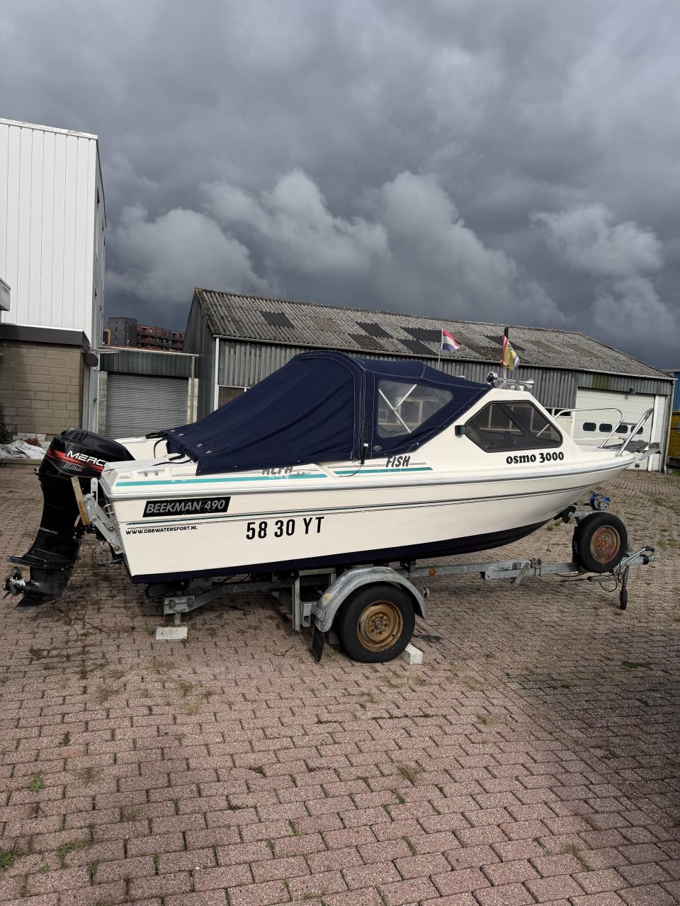 Te koop: Beekman 490 kajuitboot met Mercury 30 PK buitenboordmotor!