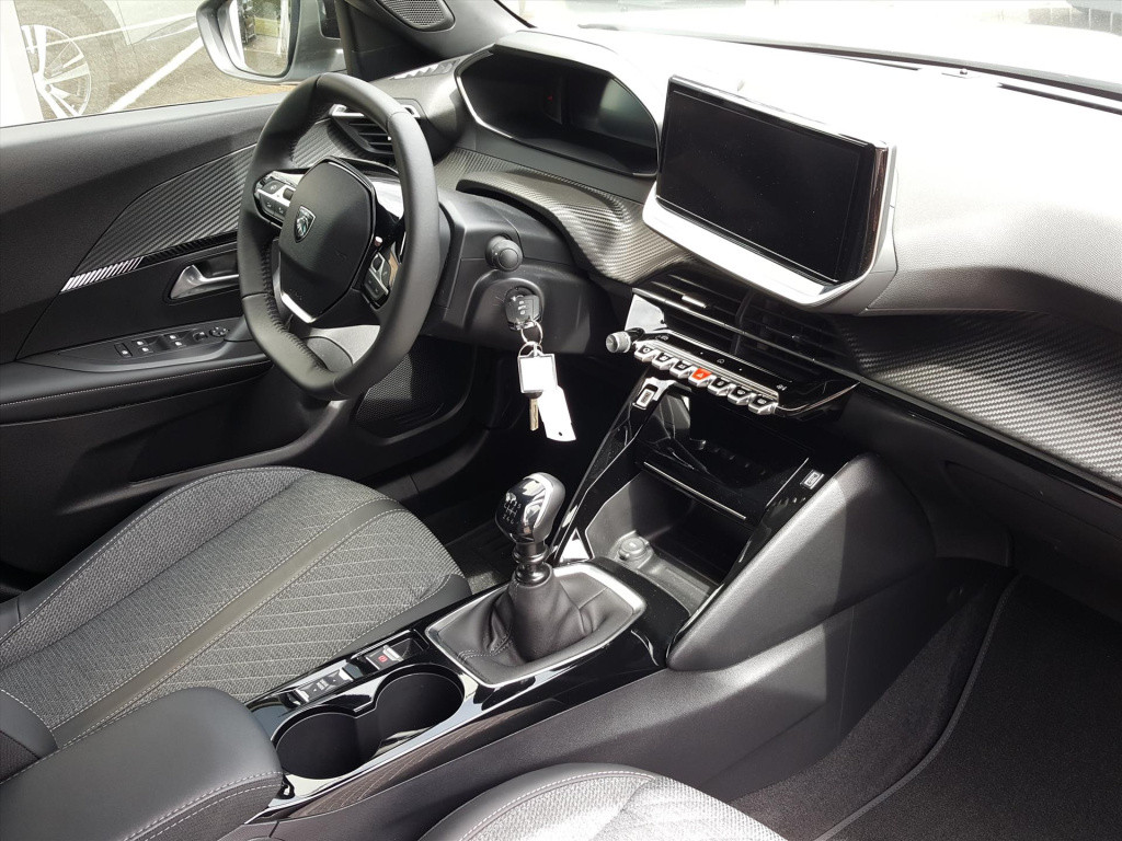 Peugeot 2008 allure 1.2 puretech 100pk navigatie | achteruitrijcamera | app