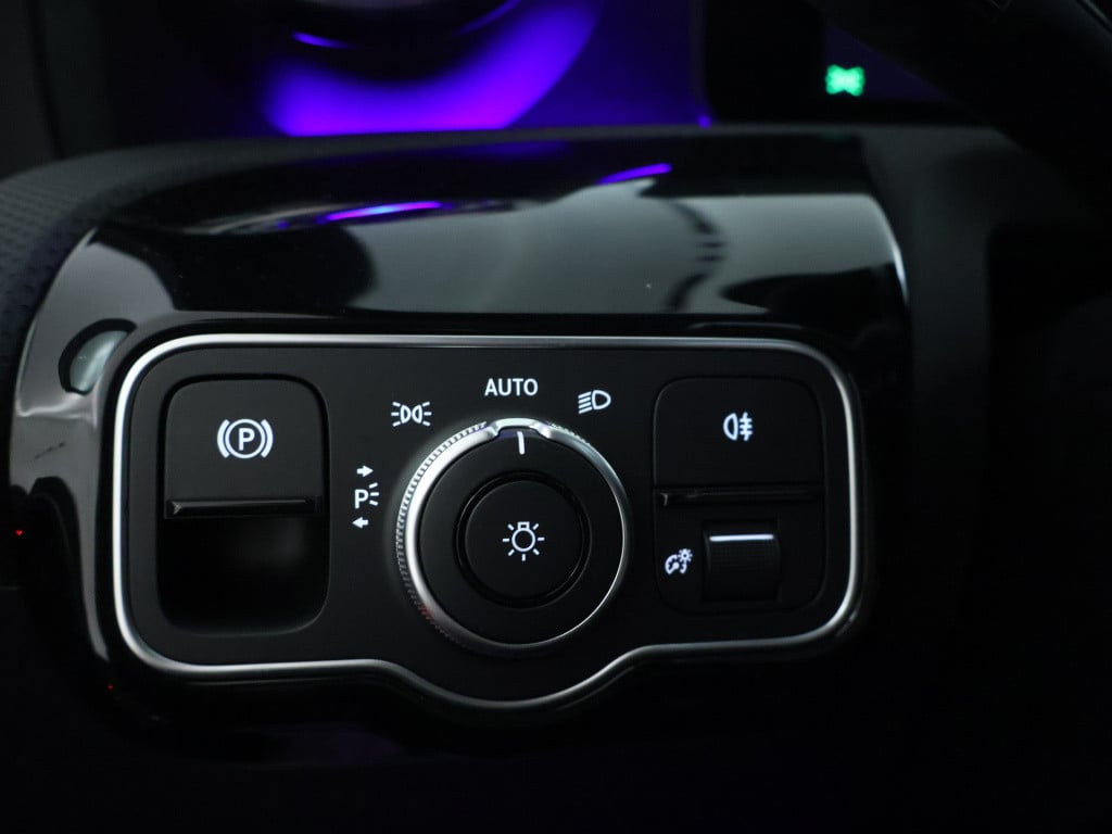Mercedes-Benz A-Klasse 250 e business solution amg | nightpakket | parkeerp