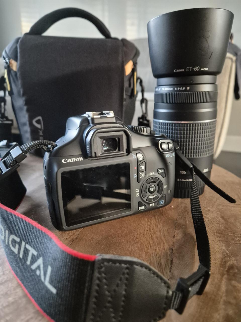 Canon EOS 1100D + extra lens en tas