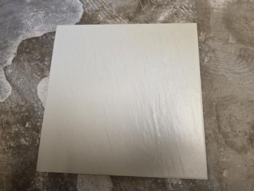 Gebroken wit/beige vloertegels