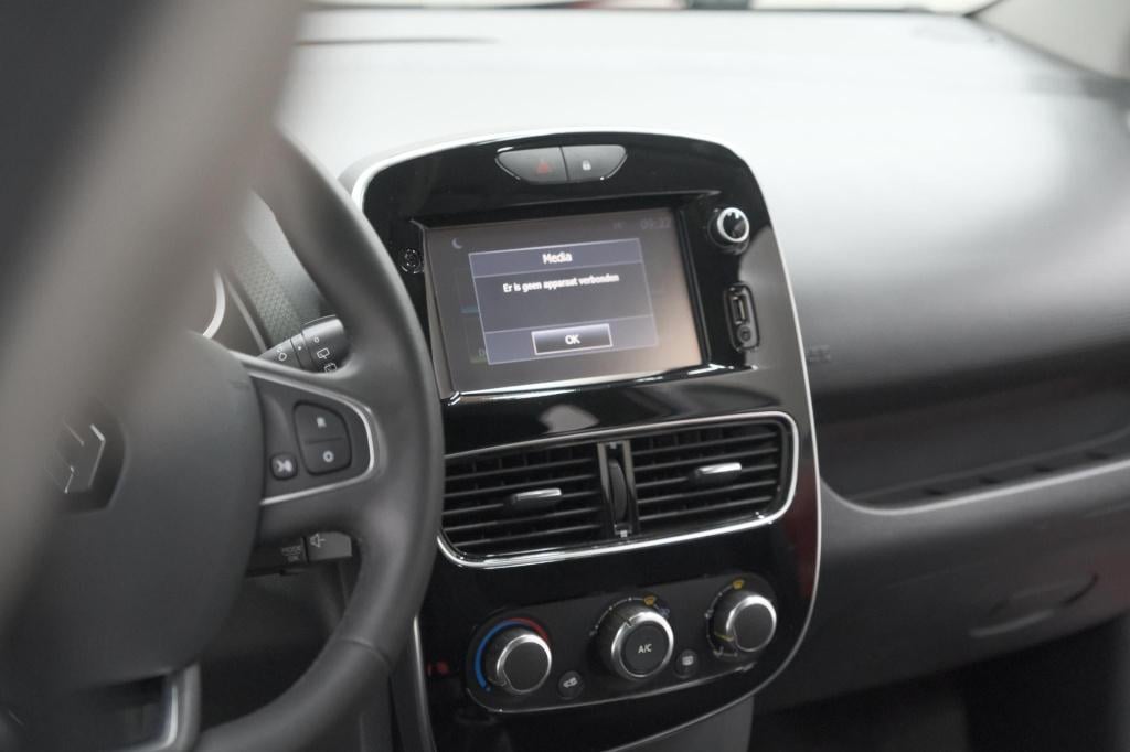 Renault Clio tce 90 limited | trekhaak | parkeersensoren | navigatie