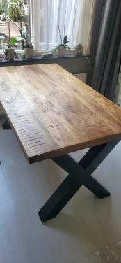 Mooie mangohouten eettafel. 90 x 160.