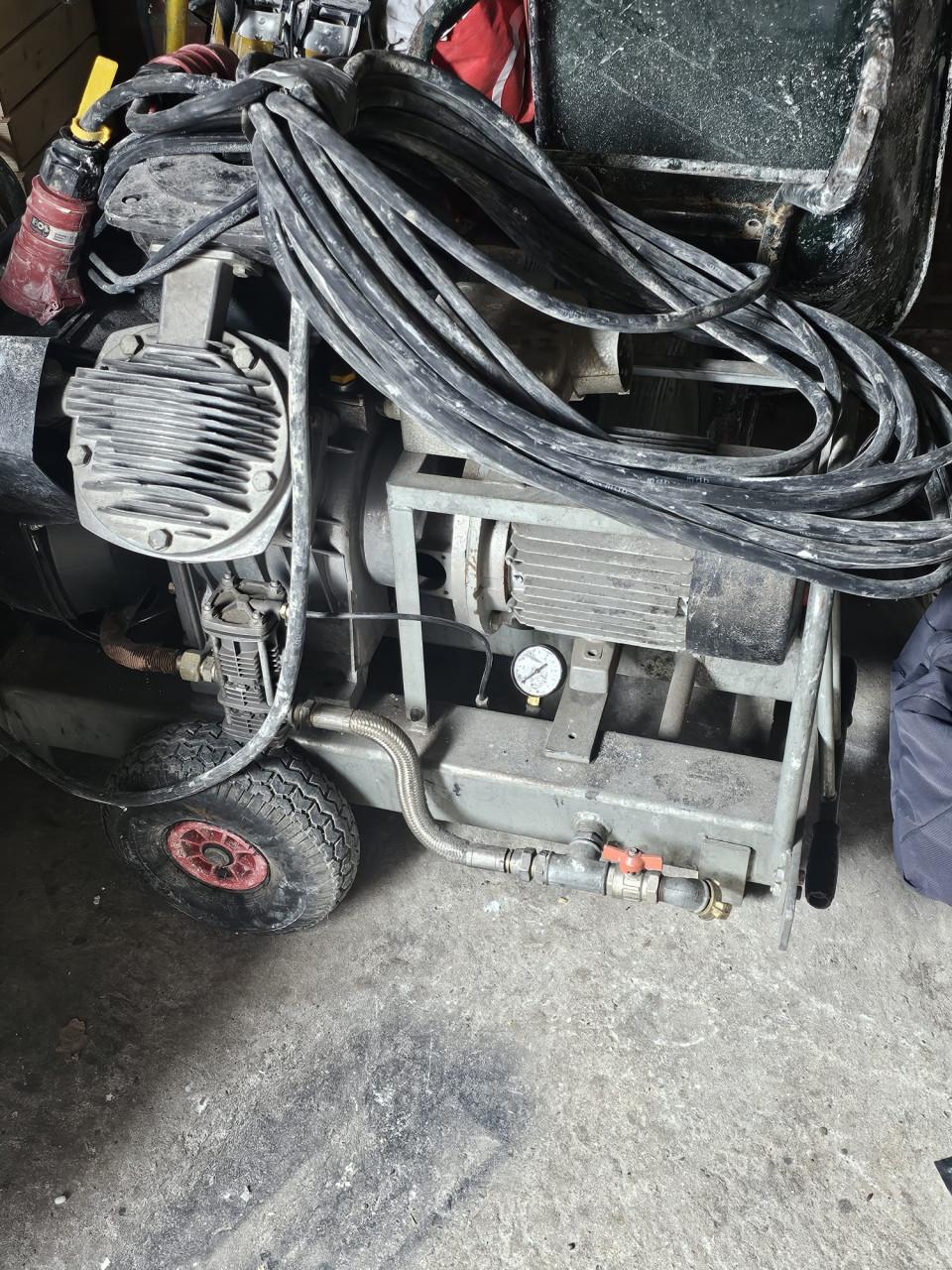 Spackspuit 380V (GBT) + Atlas Copco 380V compressor