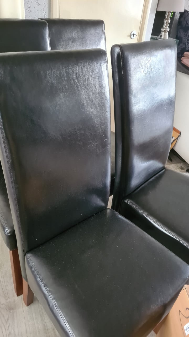 4X Eetstoelen gebruikt maar in goed staat-overkompleet