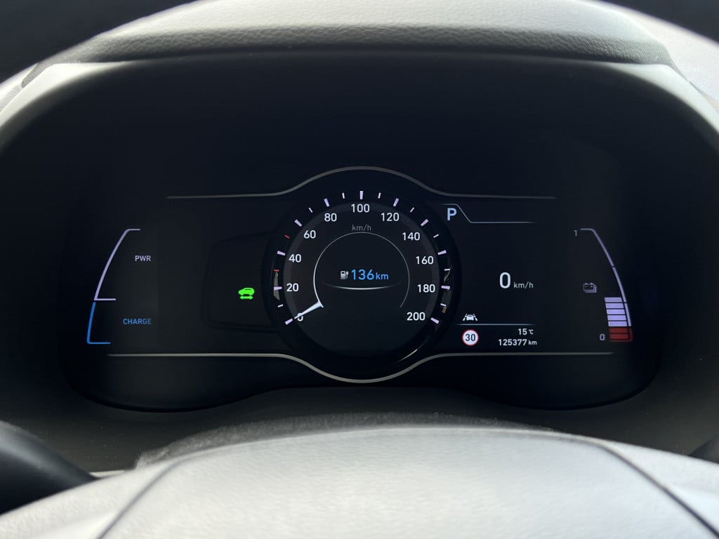 Hyundai Kona ev premium 64 kwh - 18 inch | head-up display | stoel- & stuur