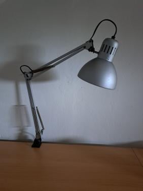 Gratis ophalen bureaulamp lichtgrijs