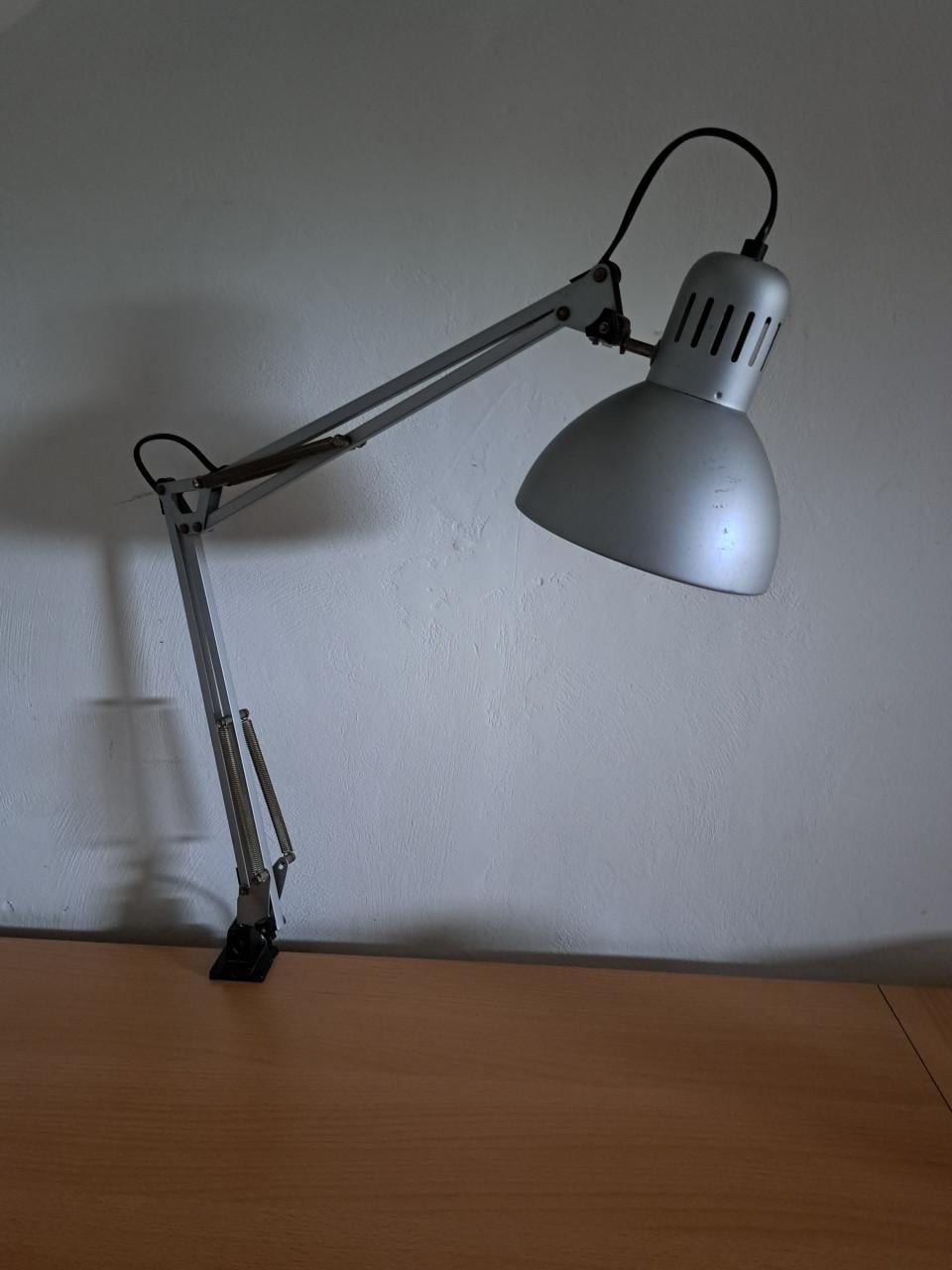 Gratis ophalen bureaulamp lichtgrijs