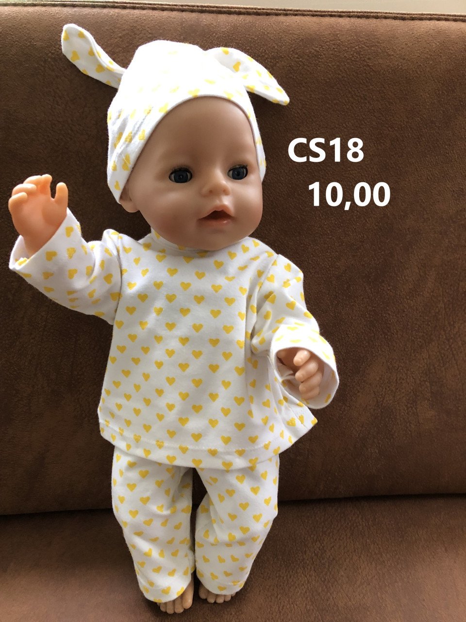 Leuke poppenkleertjes baby born. Pyjama + muts. Opbrengst KiKa.