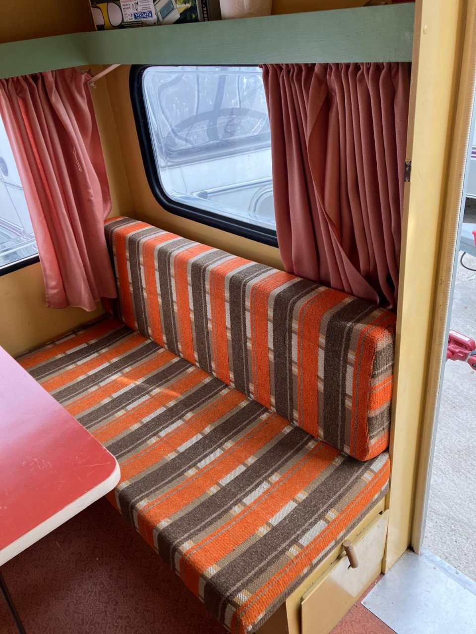 Retro caravan incl stalling