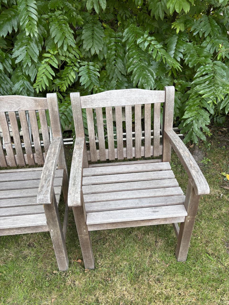 4 hardhouten tuinstoelen