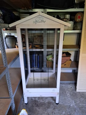 Grote houten vogelkooi