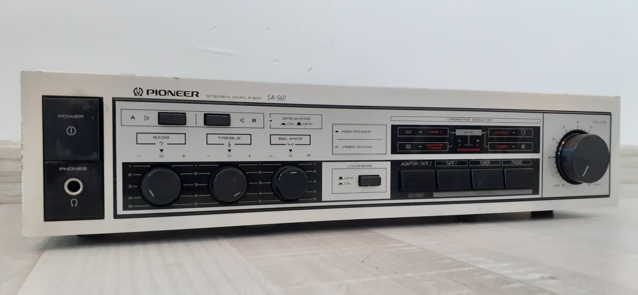 Pioneer SA-560  Versterker