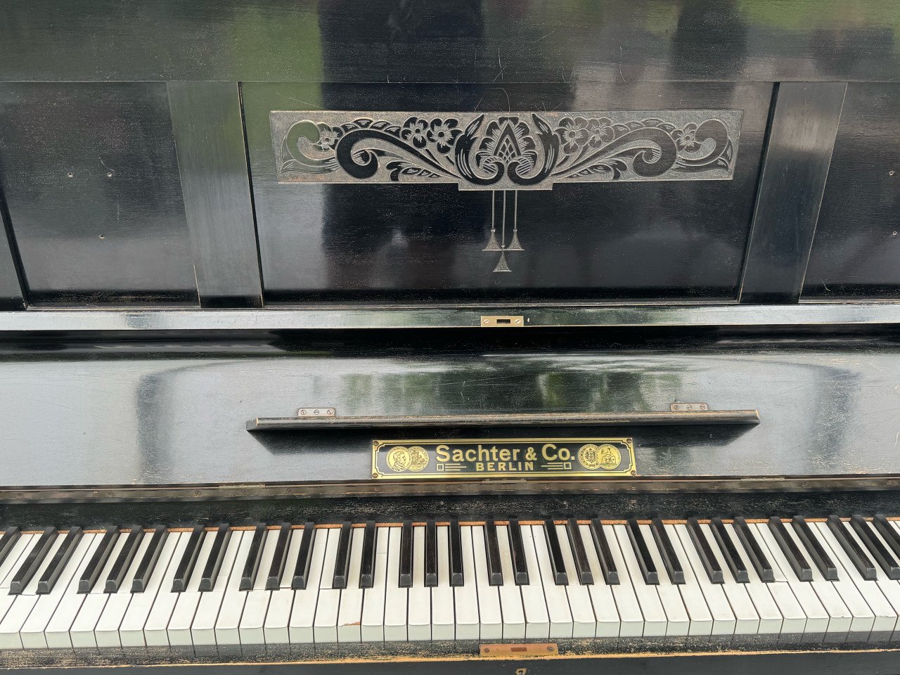 Antieke piano, gratis af te halen