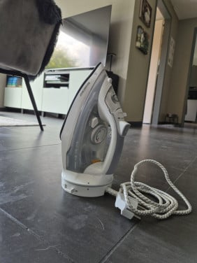 Stoomstrijkijzer met los onderstel