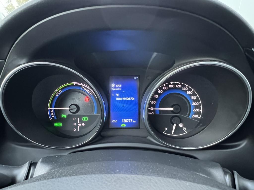 Toyota Auris 1.8 hybrid bus. pro