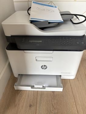 HP laser printer met 6 nieuwe cartridges etc