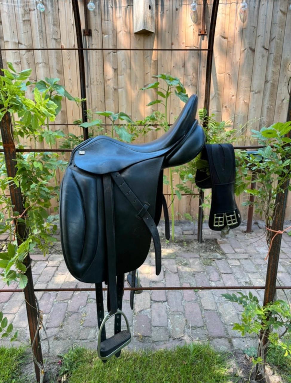 Dressuur zadel 17,5 inch Rossner