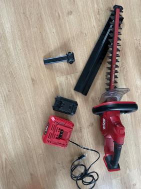 Heggeschaar incl accu + snellader Skil