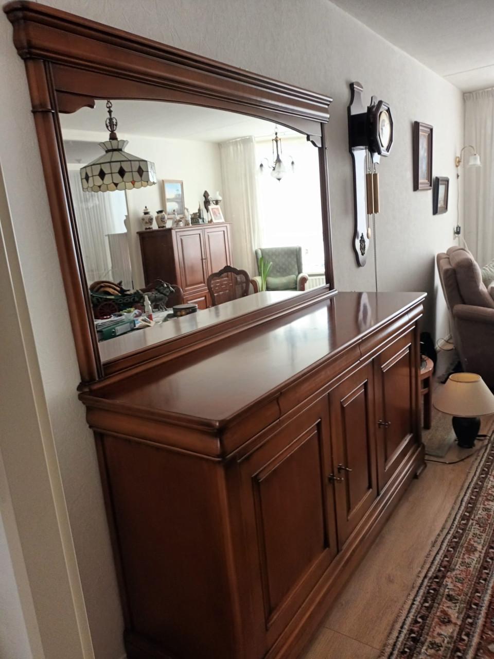 Klassiek dressior kast met spiegel