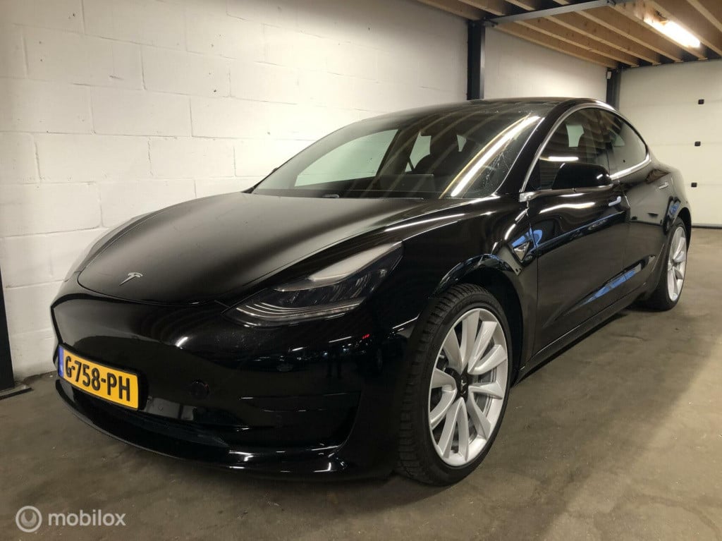 Tesla Model 3 standard rwd plus 60 kwh