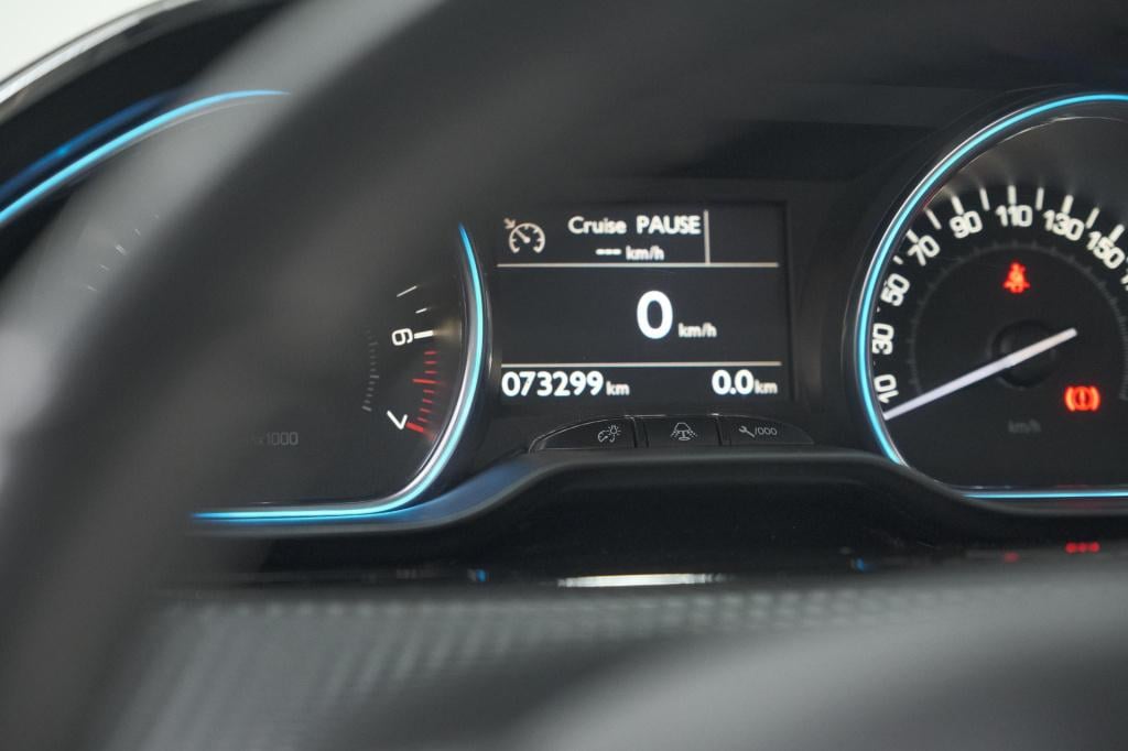 Peugeot 2008 puretech 110 allure | panoramadak | navigatie | camera | parke