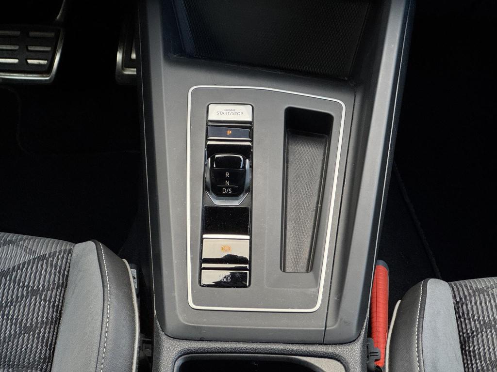 Volkswagen Golf 1.5 etsi r-line 150pk nl-auto + afneembare trekhaak!