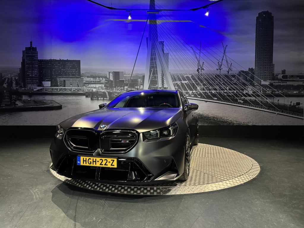 BMW M5 5-serie touring *keramisch*pano*bowers&wilkins*nl*