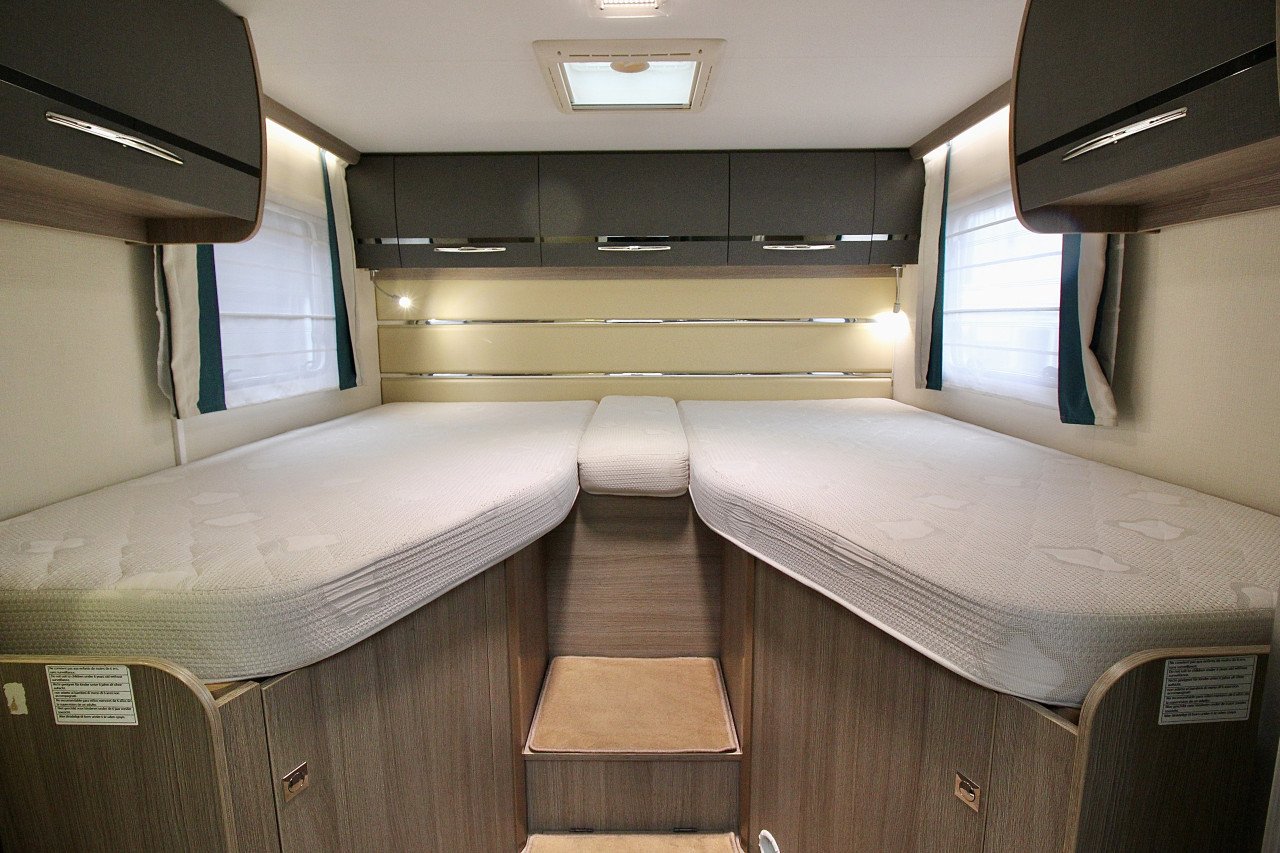 Chausson Titanium 727GA (Lengtebedden+ Hefbed, Als nieuw!!!!)