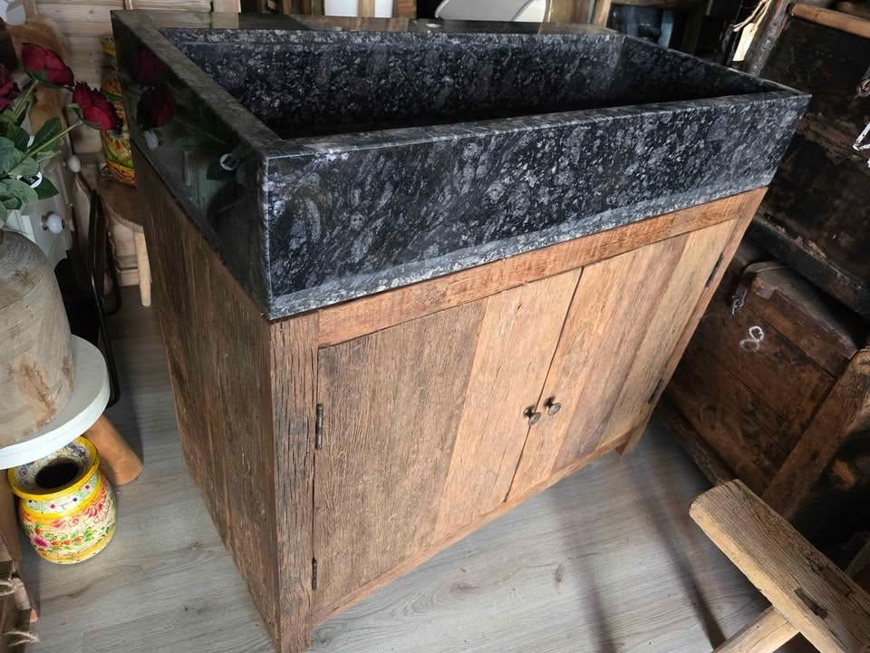 DECORATIE, KASTEN, TAFELS, STOELEN, BANKEN, ALLES MET EXTRA KORTING, KOM