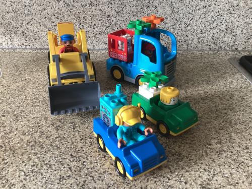 Lego. Duplo.  autootjes inclusief bestuurders.