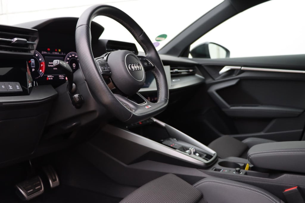 Audi A3 limousine 35 tfsi 150pk s tronic s edition