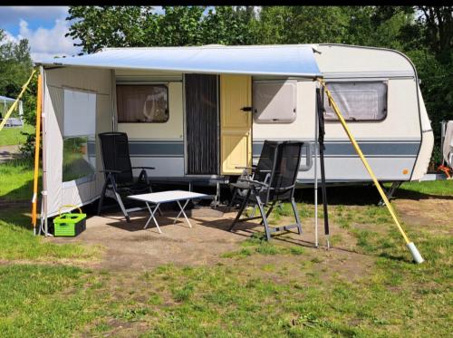 Caravan Fendt Joker 1991 type 495A met voortent en luifel