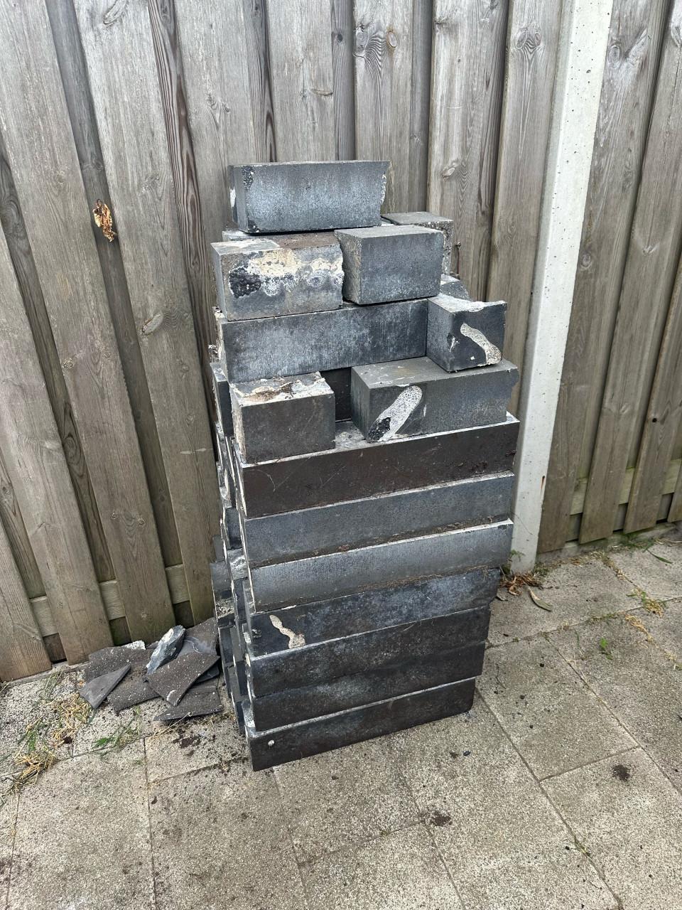 Gebruikte betonnen stenen voor plantenbak