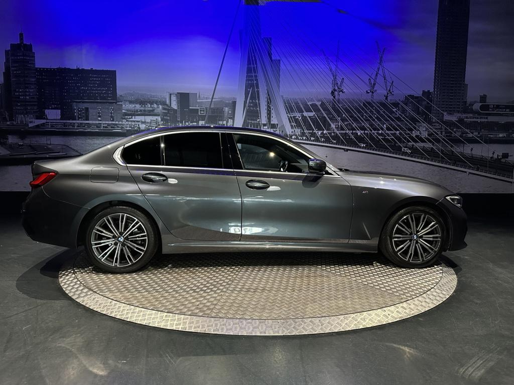 BMW 3-serie 320i high executive *facelift*memory*hud*camera*keyless