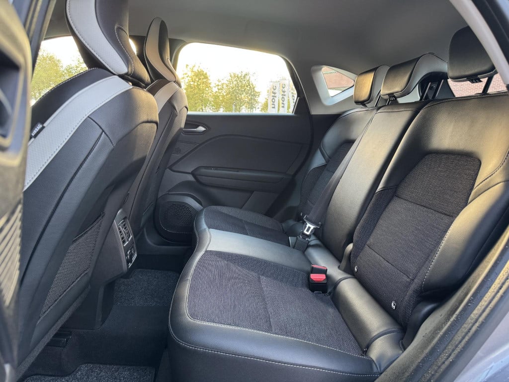 Renault Captur 1.3 tce 140 intens automaat, trekhaak!