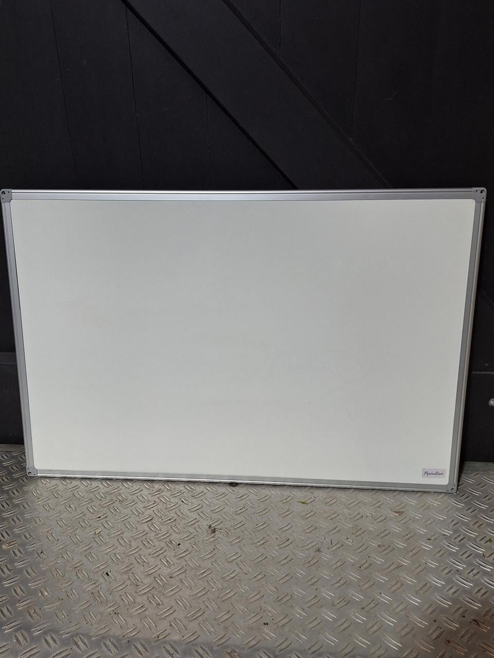 Magnetisch White board.