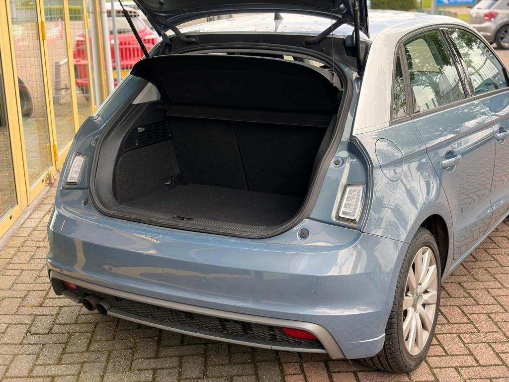 Audi A1 Sportback 1.4 tfsi connect | s-line | automaat