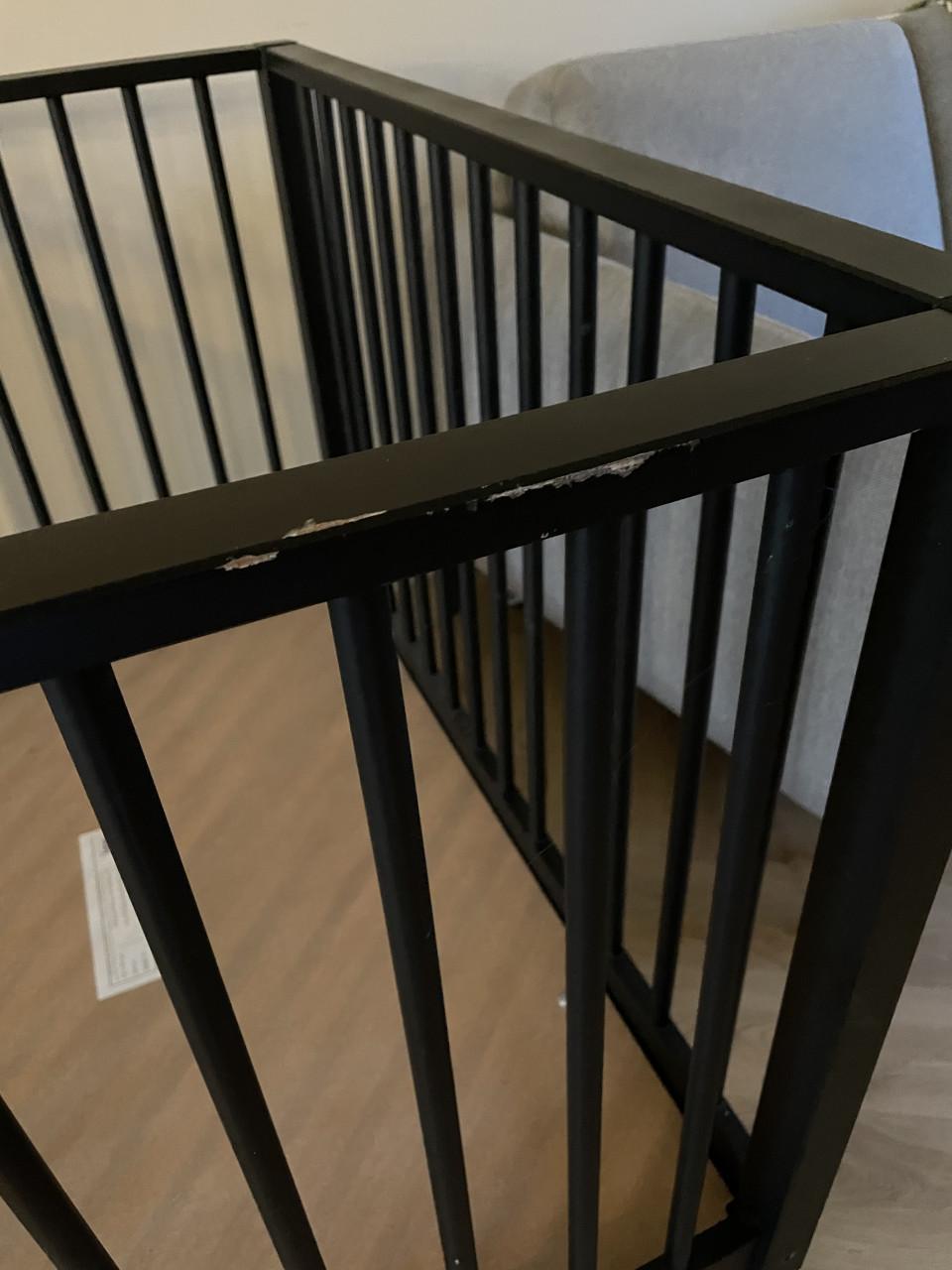 Box zwart met matras en boxkleed