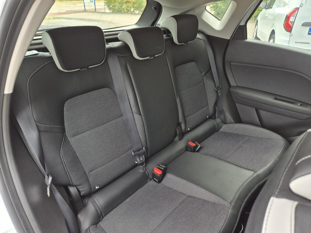 Renault Captur 1.3 tce 130 intens trekhaak, camera, stoel-, stuur- en voorr